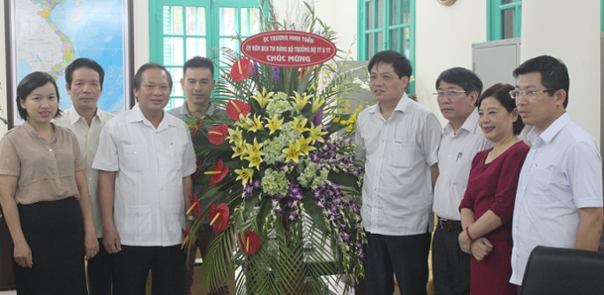 Bộ trưởng Bộ Thông tin và Truyền thông Trương Minh Tuấn tới thăm và chúc mừng Tạp chí Tuyên giáo nhân ngày Báo chí Cách mạng 21-6